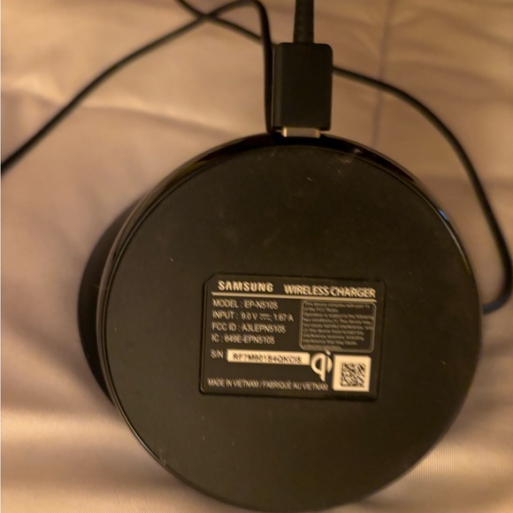 Samsung EP-N5105 Fast Charge Qi Wireless Charging Stand - Picture 3 of 4